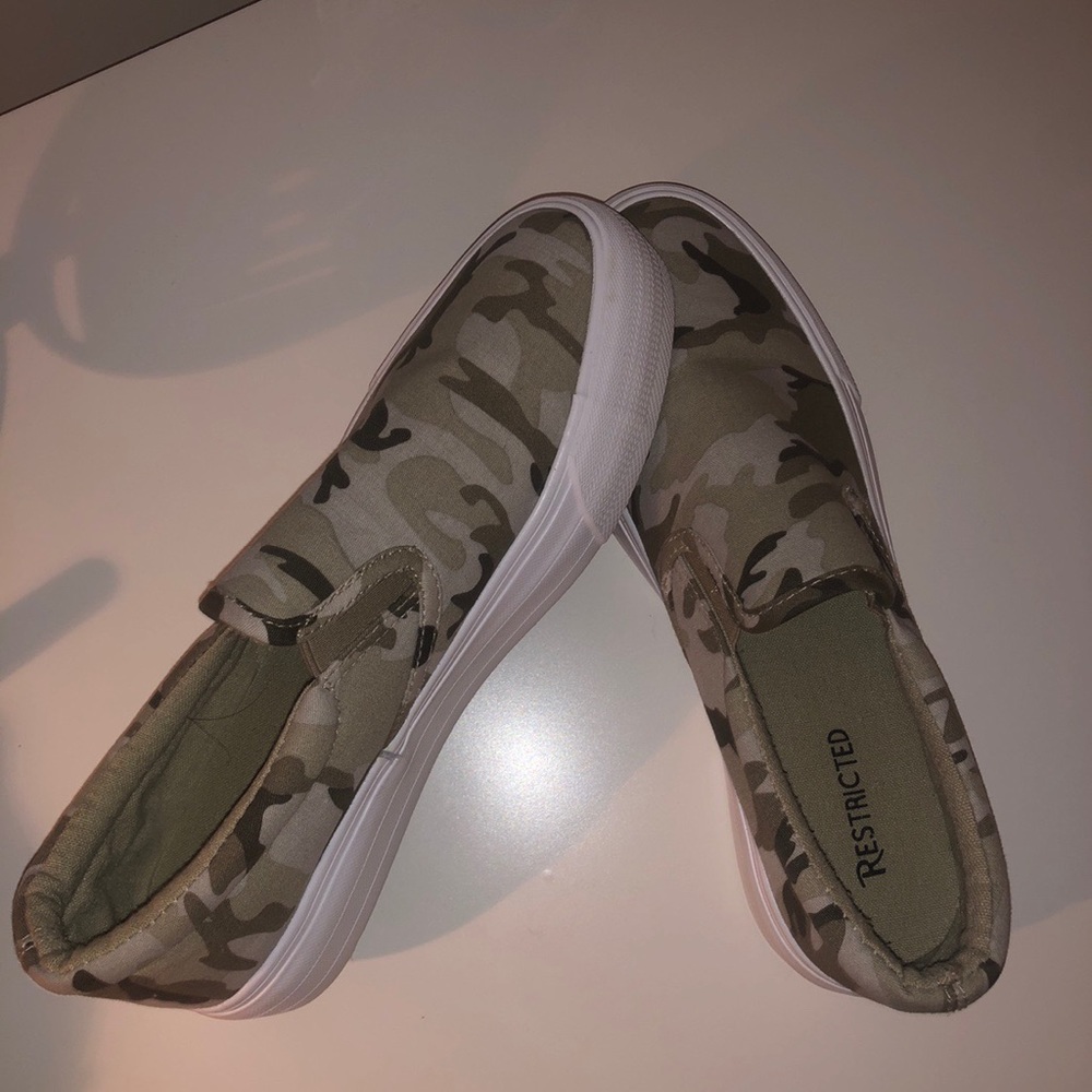 never worn platform camo sneakers!